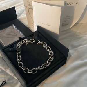 Gorgeous silver authentic David Yurman large link oval necklace. 17.5 in